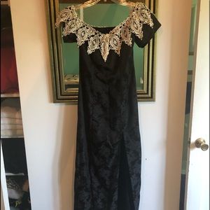 Elegant Long Black Dress Rose Pattern with White Lace